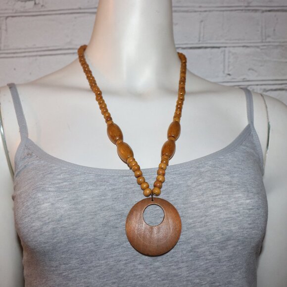 Vintage wooden beaded necklace with large pendant 26" - Picture 3 of 4